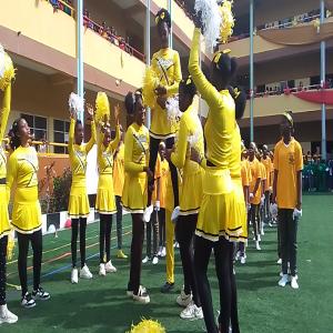 yellow house cheer leaders (in games)